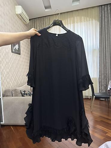 Şəxsi əşyalar: Qara şifon paltar - Rəng: qara - Model: A-kəsim, rahat siluet - — 1