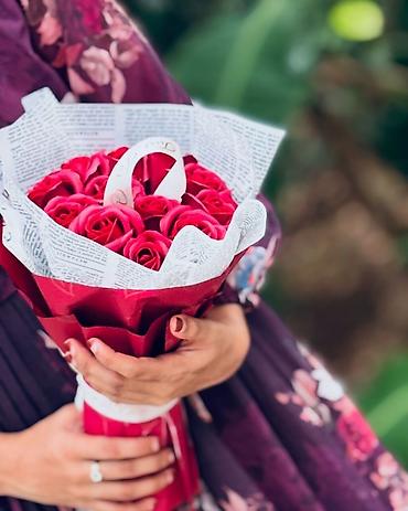 Ostali kućni dekor: Ručni buketi ruža – dekorativni i svečani aranžmani - Elegantni — 13