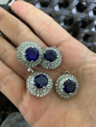 balaca halqa sirqalar: Məhsul: Göy daşlı zərgərlik dəsti elementləri Təsvir: - Parlaq