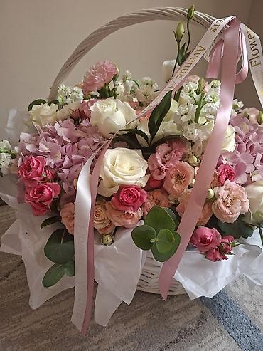 flowers: Пышная цветочная композиция в плетёной корзине. Состав и оформление — 1
