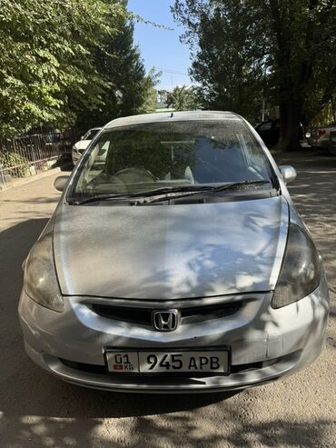 деньги без залога в оше: Хэтчбек Honda Fit серебристого цвета, год 2004. Осмотр восток-5 дом