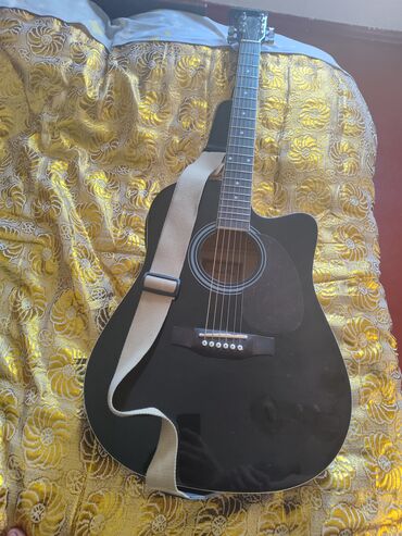 гитара размер 41: Гитара adaltis минусу жок үнү зынк чыгат чийилген сынган жери жок,алам