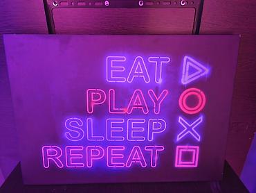 sony plastation 3: PlayStation oyun zalı – rahat lounge və neon dizayn Hazır Biznes — 5