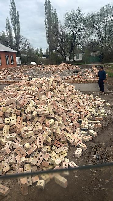 Кирпич керамический пустотелый (трёхдырочный) - Формат: одинарный at lalafo.kg Кирпич керамический пустотелый (трёхдырочный) - Формат: одинарный