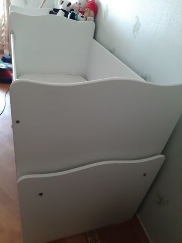 Beşiklər: Oğlan və qız üçün, İşlənmiş, Beşik, Matras ilə, Yellənmə mexanizm ilə — 6