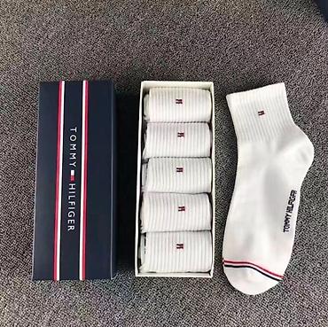 tommy sinny: Мужские тонкие спортивные носки бренда Tommy Hilfiger, в упаковке — 5