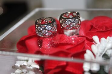 tek qas sirga modelleri: Серьги, Самовывоз