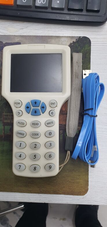 Gözəllik və estetika avadanlığı: RFID/ID kart oxuyucu-yazıcı əl terminalı Xüsusiyyətlər: - Portativ