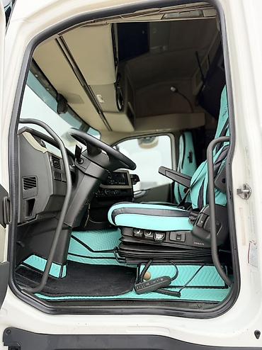Тягачи: Тягач, Volvo, Тентованный — 9