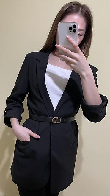 Пиджаки, жакеты: Женский удлиненный черный пиджак - Классический крой с лацканами — 8