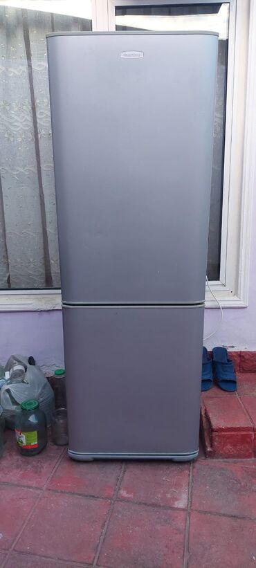 Холодильники: Б/у Холодильник Biryusa, Двухкамерный, цвет - Серый