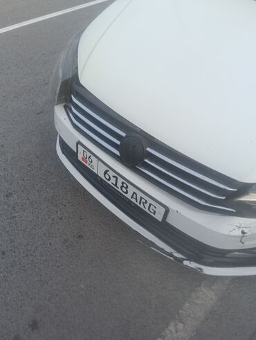 химия на авто: Volkswagen Polo седан, белый, номерные знаки KG 618 ARG. продается