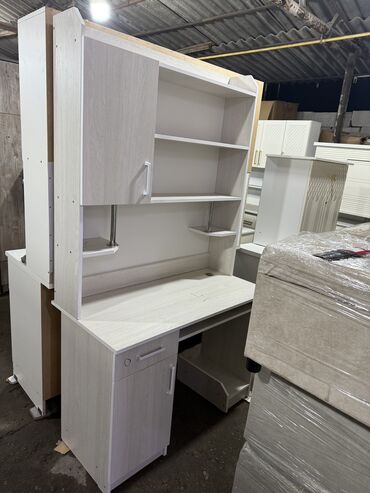 Компьютерные столы: Компьютерный стол, Новый, С полками — 5