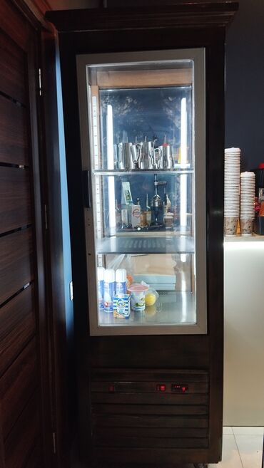 Restoran mebeli: Vitrin soyuducu satilir 600azn. Olcu 210×67. Real aliciya endirim