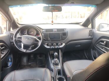 Kia Rio: 1.4 l | 2012 il Sedan