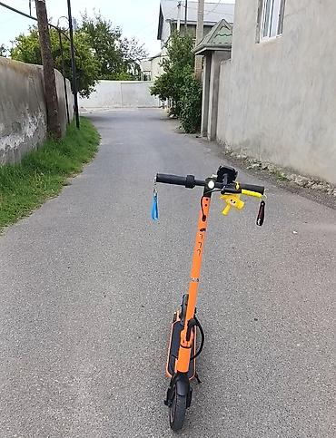 skuter alıram: Elektrik skuter – parlaq narıncı rəng, şəhər sürüşü üçün ideal — 3