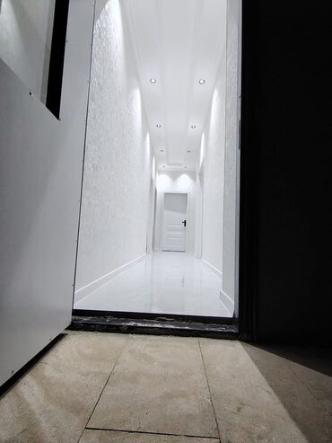 Həyət evləri və villaların satışı: Satılır: Yeni təmirli həyət evi - Giriş: Avtomatik jalüzlü geniş — 4