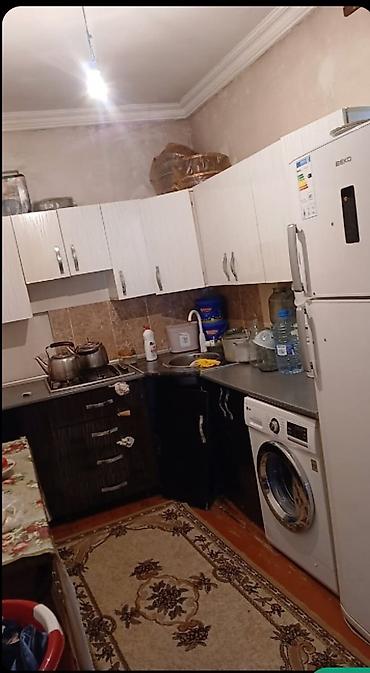 sabunçuda: Həyət evi – 4 otaqlı - Plan: mətbəx, sanitar qovşaq/duş, 4 yaşayış — 1
