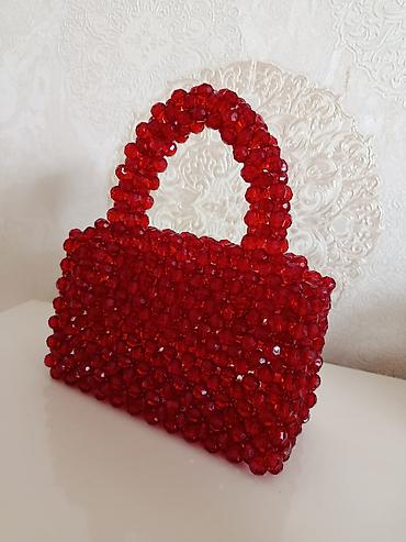 Çantalar: Qırmızı boncuklu əl çantası - Material: Parıltılı akril/fasetli — 2