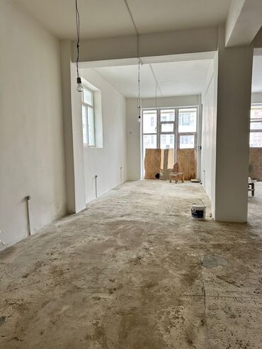 Mağazalar: Kommersiya sahəsi – vitrinli mağaza/iş otağı 50 kv m =80000 azn 60 kv — 11