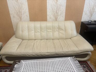 Divanlar: Divan, Açılmayan, Bazasız, Dəri, Çatdırılma yoxdur