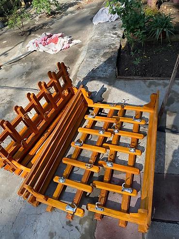 Ev üçün mebel: Taxta divar asılqanı və rəf dəsti - Material: təbii ağac (laklanmış) — 2