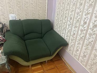 dəhlizə divan: Yaşıl rəngli yumşaq mebel dəsti - Tərkib: 1 ədəd 3 nəfərlik divan + 2 — 3
