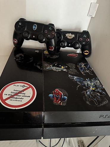 Видеоигры и приставки: PlayStation 4 (PS4) oyun konsolu – 2 ədəd DualShock 4 oyun pulti ilə — 2