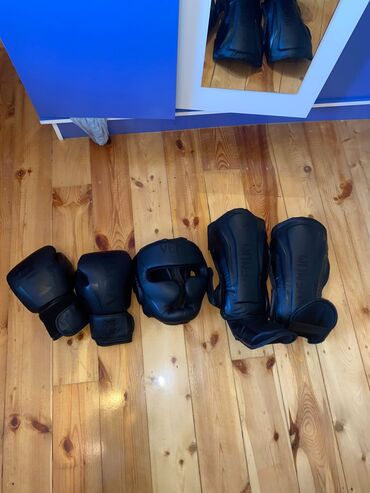 venum fut: KickBoks Əlcək, Ayaqlıq Və Başlığı Orginaldır Venum Markadır 230 Azna