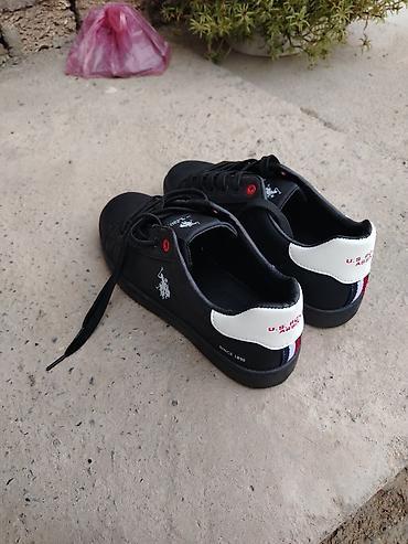 apple smart saat: U.S. Polo Assn. 

- Rəng: qara, daban hissəsində ağ detal — 2