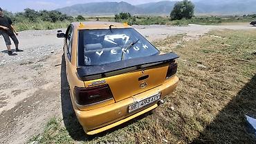 mazda 2000: Mazda 626: 1988 г., 0.2 л, Механика, Бензин, Хэтчбэк — 4