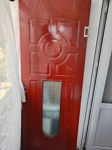 пластиковые окно и двери: Межкомнатная дверь в отличном состоянии размер 2 метра на 70 см
