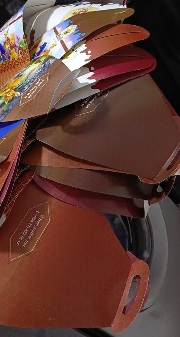 Tortlar: Tort qutuları. Şirniyyatlar. Tortlar. 1-ədədi 1azn 10 ədəd — 12