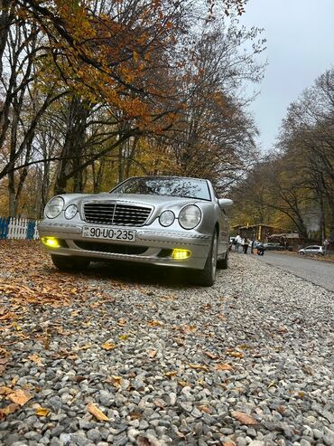 Mercedes-Benz: Mercedes-Benz E 320: 3.2 l | 2000 il Sedan — 10