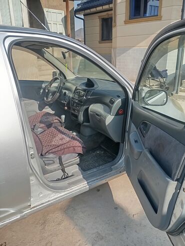 Toyota: Toyota Yaris Verso: 2000 г., Механика, Бензин, Минивэн — 6