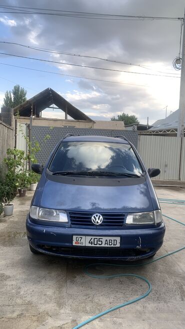 синий трактор: Volkswagen Sharan: 1996 г., 2 л, Механика, Бензин, Минивэн