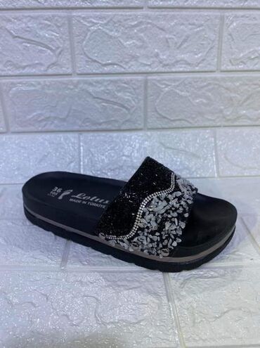 Papuče: Nova kolekcija
1600din.
36-40 — 14