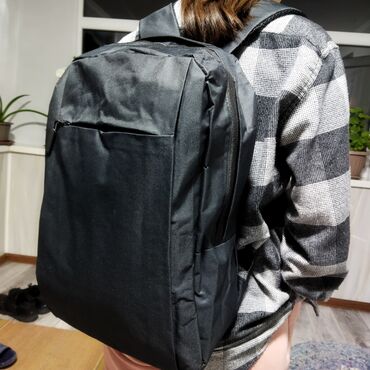 рюкзак для школы: Продаются рюкзаки новые. В наличии 3шт. Цвет черный. Размер средний