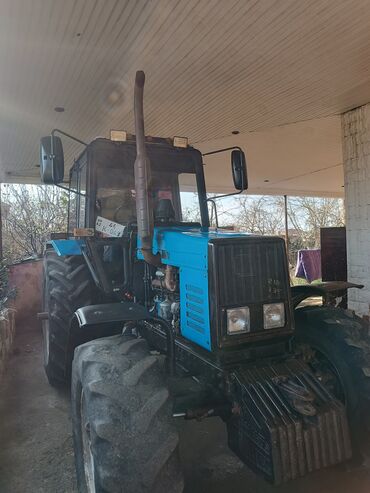 Traktorlar: Belarus 1221 traktor - Güclü 6 silindrli dizel mühərrik (yanlardan — 9