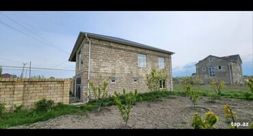 Həyət evləri və villaların satışı: Salam aleykum. Ev Xudat seheri Kohne Xudat kendinde yerlesir. Ev — 2