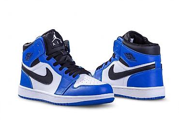 bele nike patike: Nike Air Jordan 1 Mid – plavo/belo/crno - Silueta: klasični high-top — 1