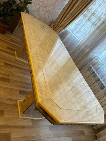 acilan stol: Qonaq masası, İşlənmiş, Açılan, Dördbucaq masa, Azərbaycan