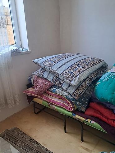 qalin adyallar: Tək nəfərlik iki yorğaniki döşək.Yorğan biri 10mDöşək biri — 2