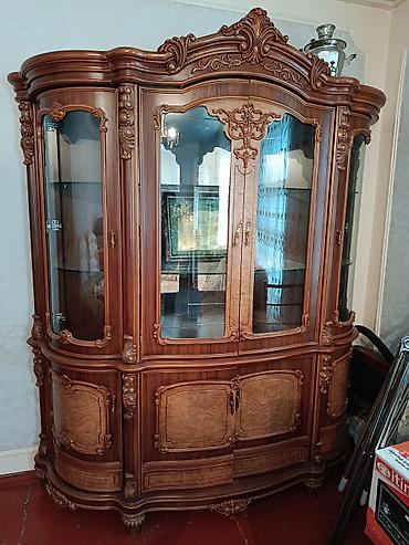 kombi dolabı: Klassik üslubda taxta vitrin-bufet - Material: massiv ağac və təbii — 1