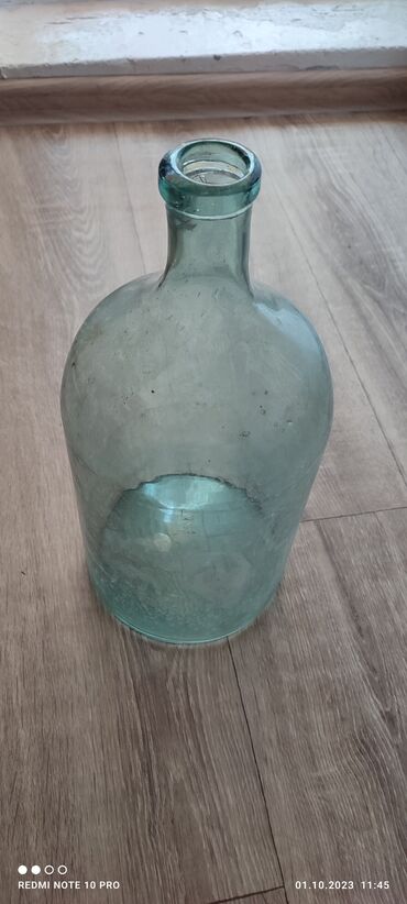 20 литровый стеклянный бутыль: Продам советскую стеклянную бутыль, объем 4-5 лит. 400 сом. ЦЕНА