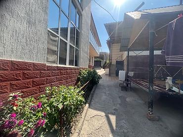 Продажа коттеджей и домов: Продается дом в селе орто-сай, участок 11 соток, в участке 2 дома 1-но — 9