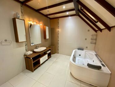 Uzunmüddətli kirayə mənzillər: ŞƏHƏRİN MƏRKƏZİNDƏ GENİŞ MƏNZİL KİRAYƏ VERİLİR Ümumi sahə: 250 m² — 17