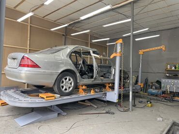 ремонт панели автомобиля: Автомобильный стапель для кузовного ремонта, предназначенный для
