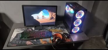 Qazanlar: Oyun üçün nəzərdə tutulmuş bu kompüter dəsti parlaq RGB işıqlı qara