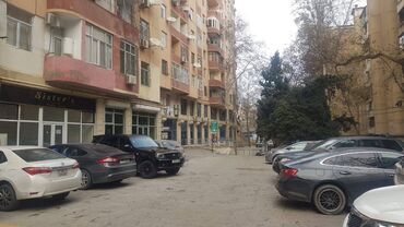 Digər kommersiya daşınmaz əmlakı: Binəqədi 9-cu mikrarayonda yerləşən obyekt 135 kv Sahesi olan salon — 8